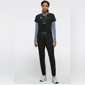 NWT Jaanuu Black scrubs set
Mesh enhanced joggers XS
3 pocket top Xxs